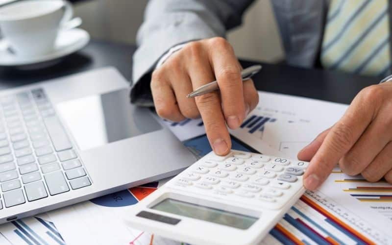 A business owner calculates the expense of contract manufacturing.